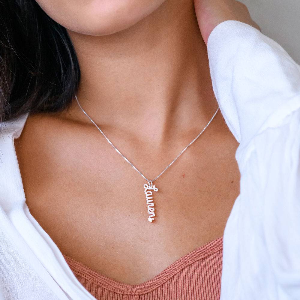 English Cursive Vertical Name Necklace with Diamond.