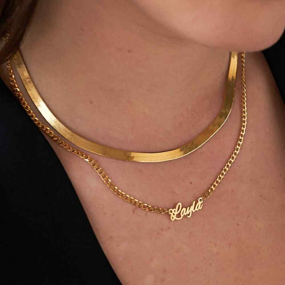 English Cursive Name Necklace With Thick Chain.
