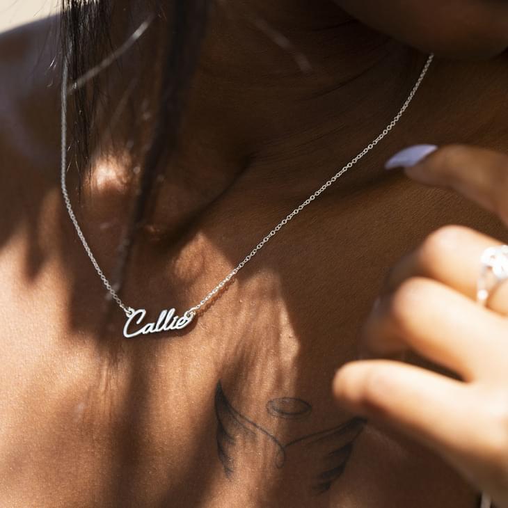English Dainty Name Necklace