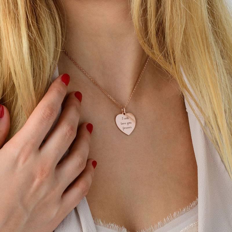 Heart necklace with inscription detail