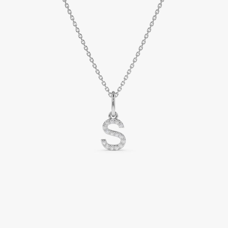 Silver necklace with a 'S' pendant