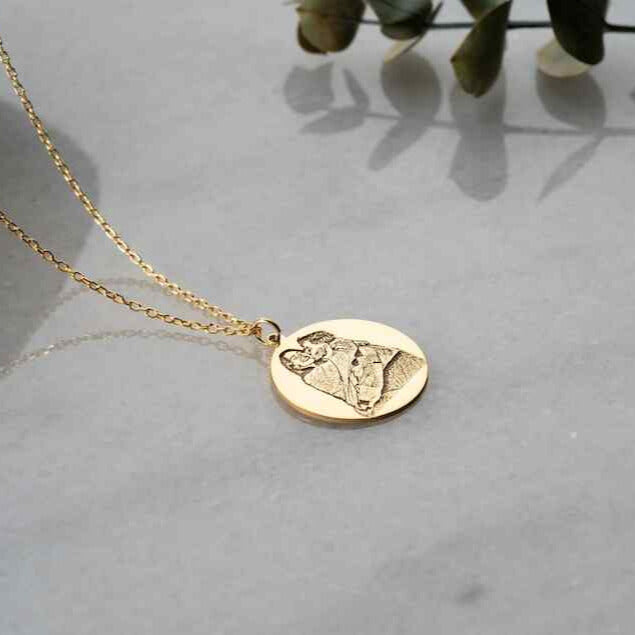 Picture Engraved Round Necklace