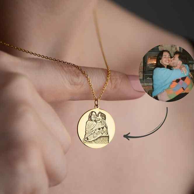 Picture Engraved Round Necklace