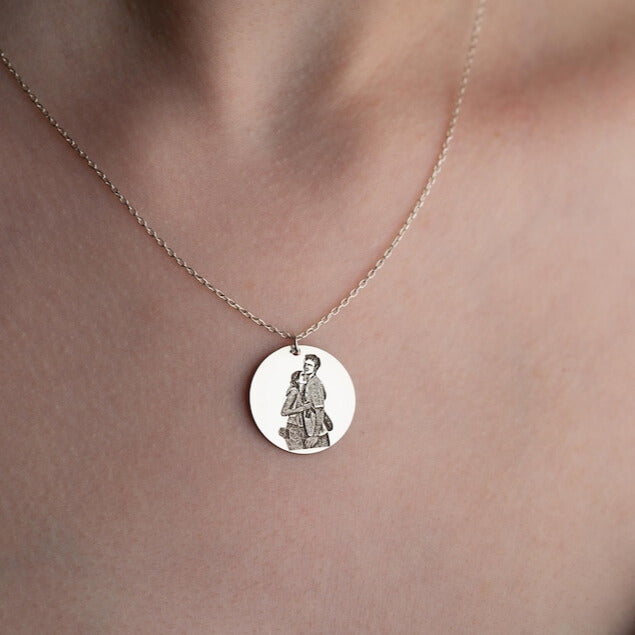 Picture Engraved Round Necklace